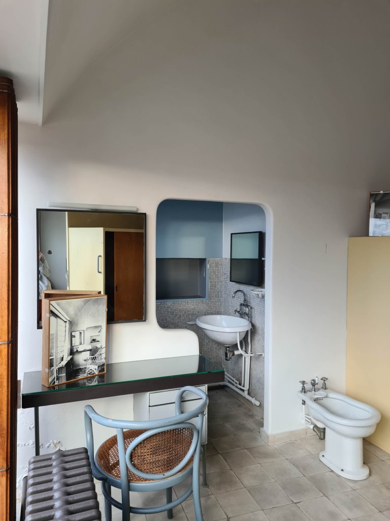 Le Corbusier's Apartment-studio - Bathroom
